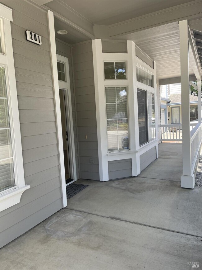 Building Photo - 201 Spur Ridge Ln