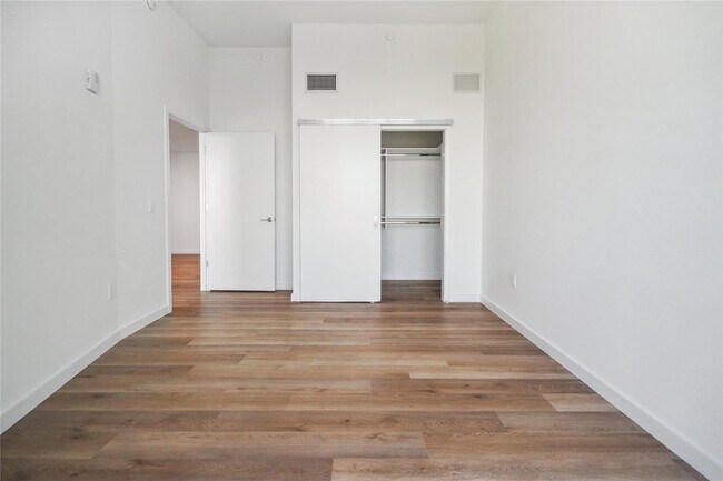Building Photo - 50 Clinton Pl