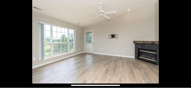 Building Photo - 51780 Adler Park Dr W