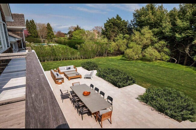 Building Photo - 108 Mill Creek Close