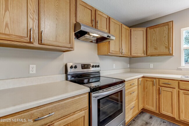Building Photo - 172 King Arthur Ct