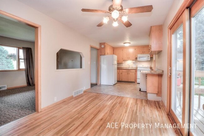 Primary Photo - 2717 Lawndale Dr