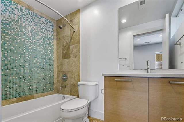 Building Photo - 2414 Glenarm Pl