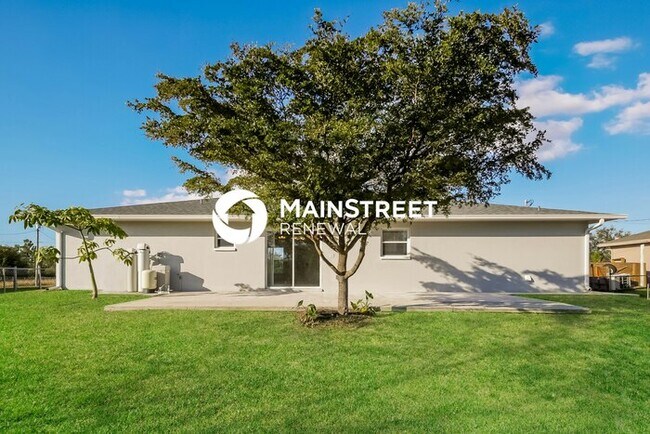 Building Photo - 3 Bedroom Pet-Friendly Home in Lehigh acres, FL with Main Street Renewal