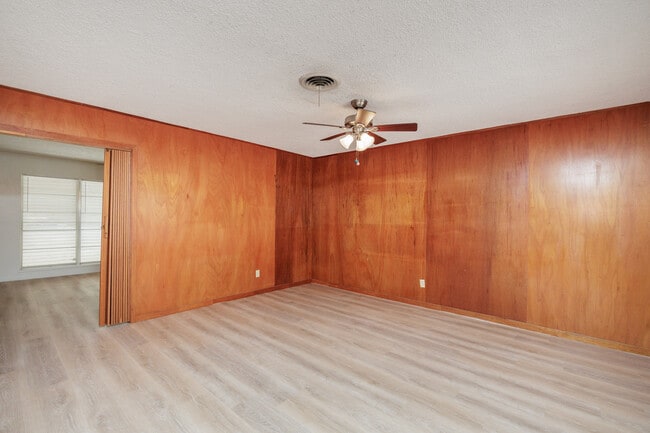 Building Photo - 1137 Bradshaw Dr