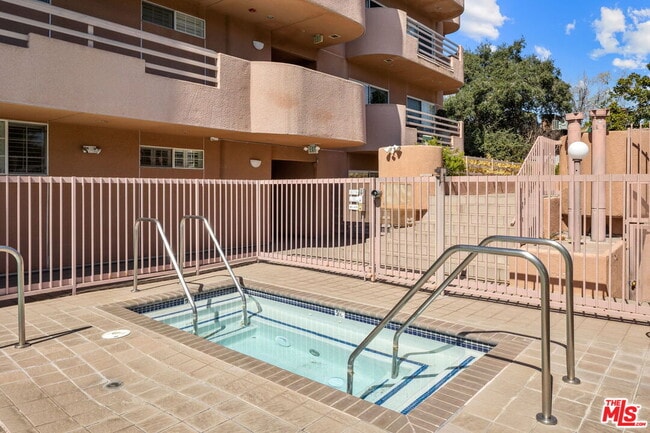 Building Photo - 4310 Cahuenga Blvd