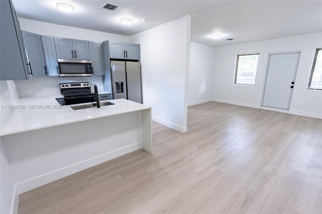 Building Photo - 2100 SW 6th St