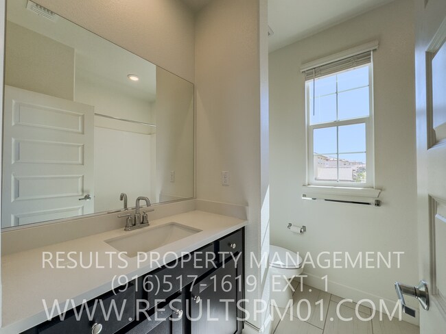 Building Photo - NEWER HOME!  Beautiful Upgraded 3 Bed 2.5