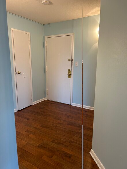 Entrydoor and coat closet - 115 Polifly Rd