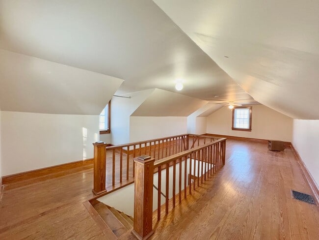 Building Photo - Must See Country Home Minutes to Kerr Lake