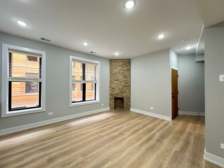 Building Photo - 433 W Belden Ave