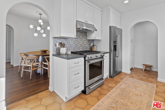 Building Photo - 3020 W 82nd St