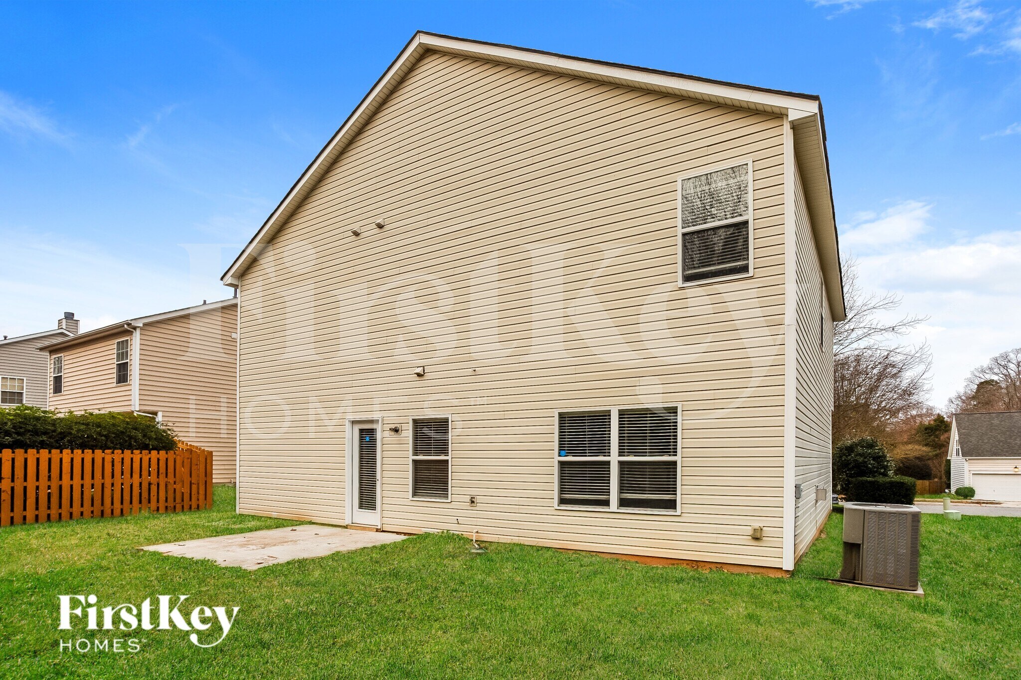 Building Photo - 8122 Chatham Oaks Dr