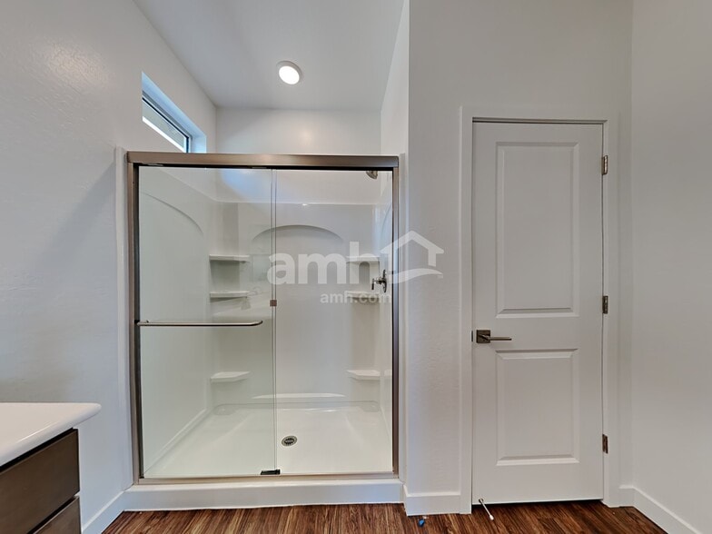 Building Photo - 4214 S 105th Dr