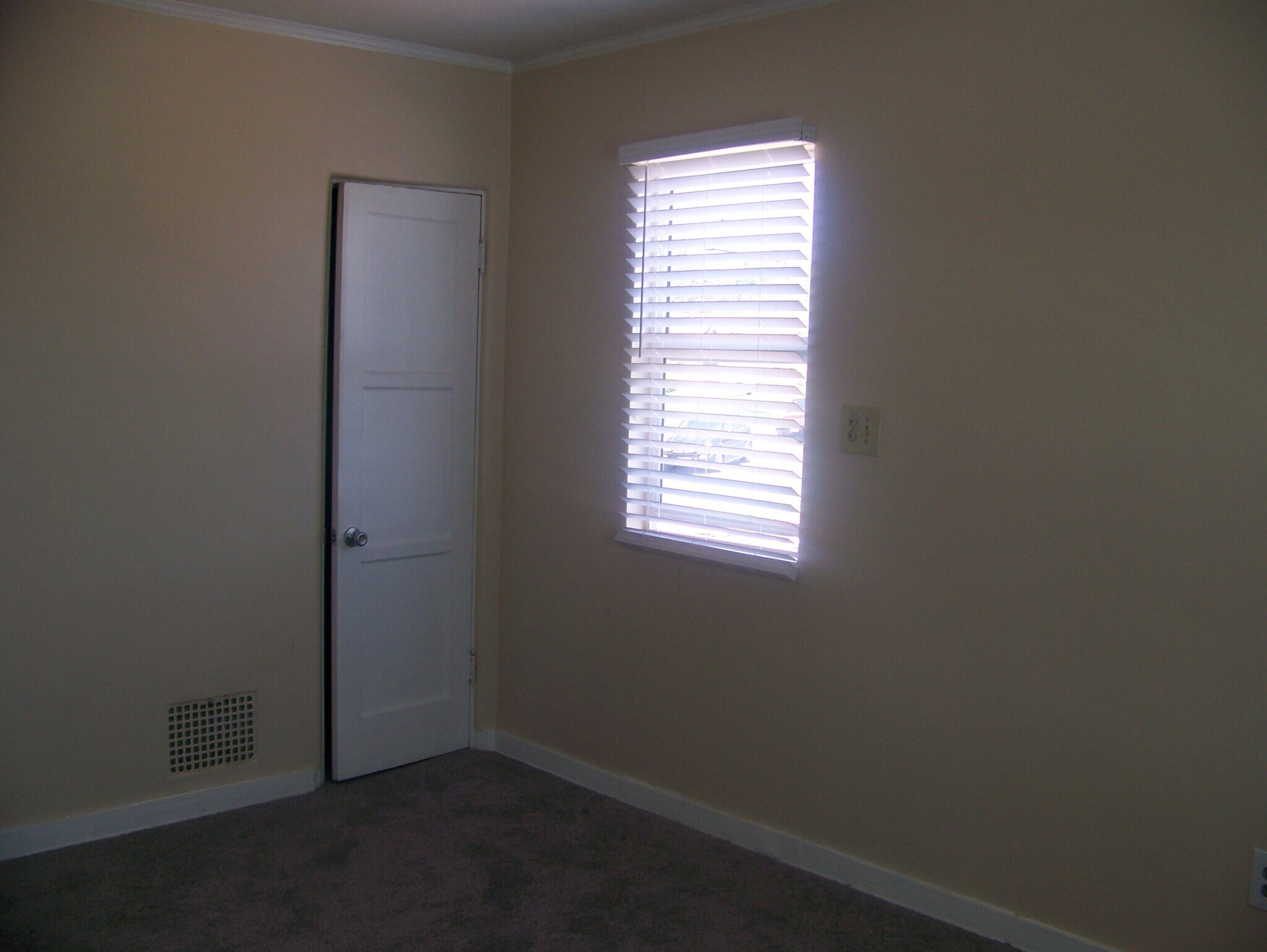 Building Photo - 2500 S Bronson Ave