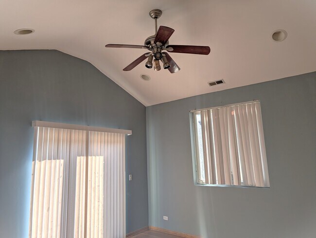 Building Photo - 515 S Campbell Ave