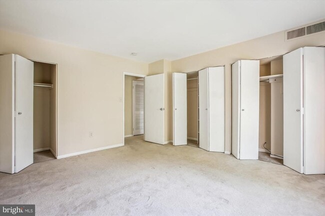 Building Photo - 9712 Kingsbridge Dr