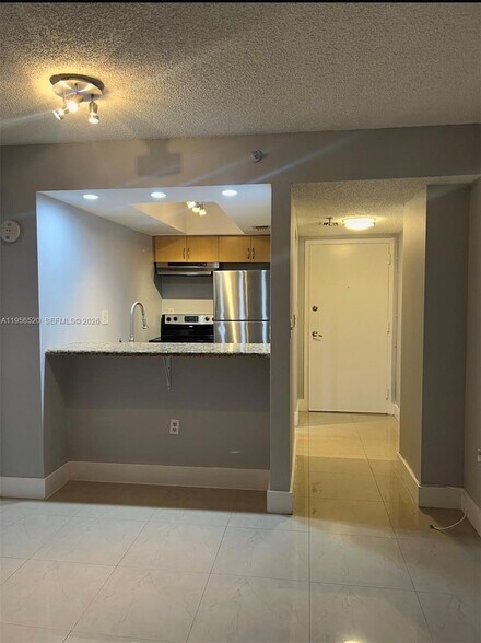 Building Photo - 800 N Miami Ave