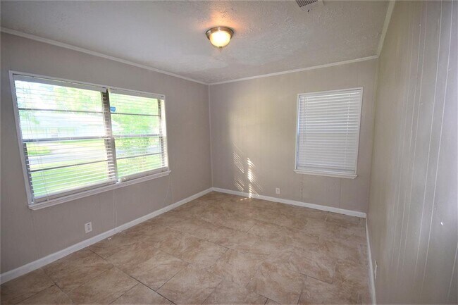 Building Photo - 7402 Sterlingshire St