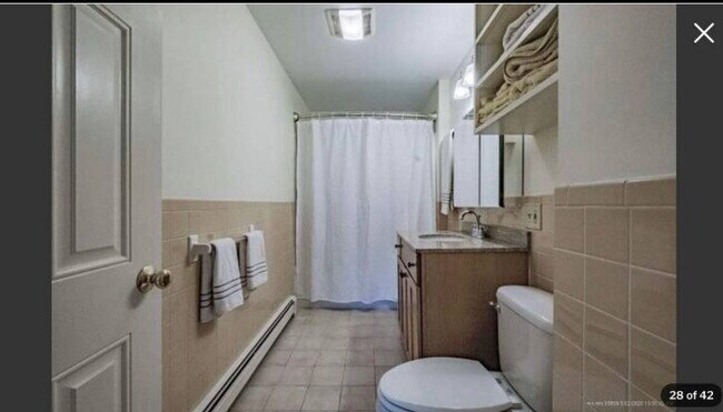 Building Photo - Don't miss out! Modern 2 bed condo in the East End! Fully Furnished.