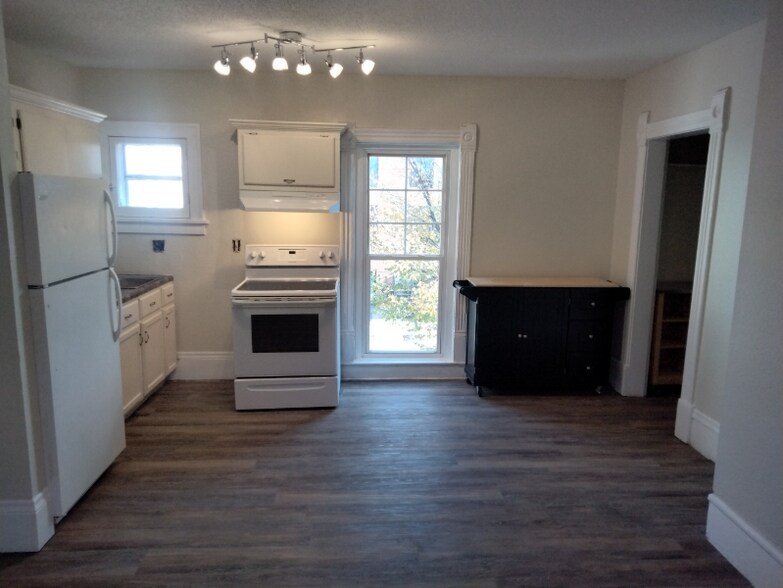 Building Photo - 17 W 27th St