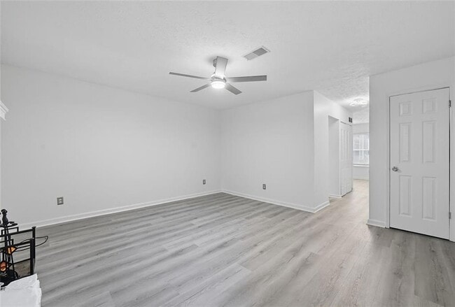 Building Photo - 6615 Sienna Ct