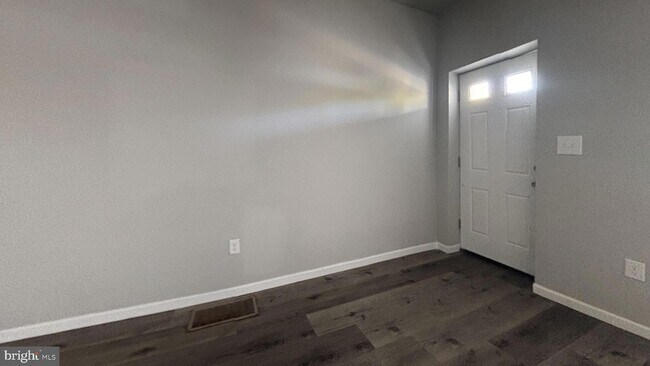 Building Photo - 5140 W Stiles St