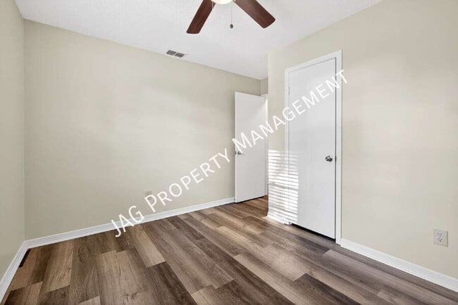 Building Photo - 482 Bentwood Ln