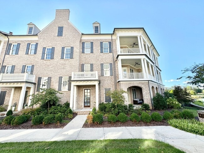Primary Photo - Rent Unfurnished or Fully Furnished - 4 Be...