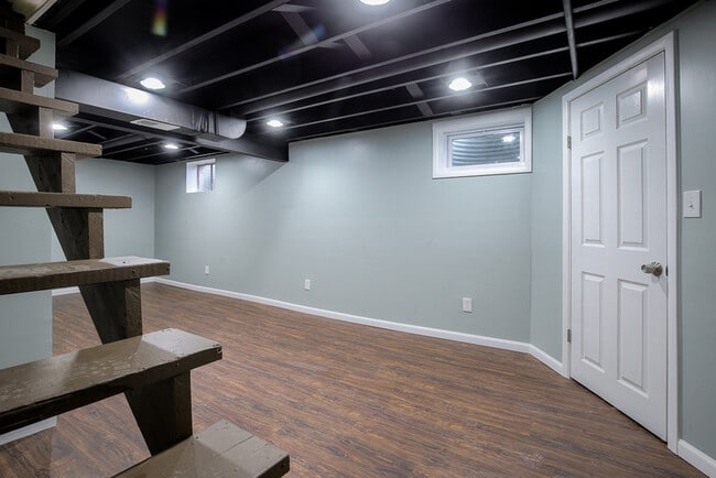 Building Photo - 510 NE Corder St