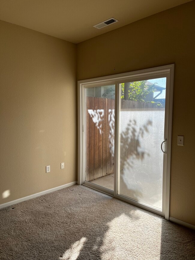 Building Photo - 1430 Legends Cir