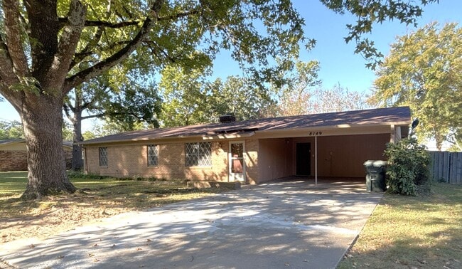 Building Photo - Freshly Updated & Ready For You!