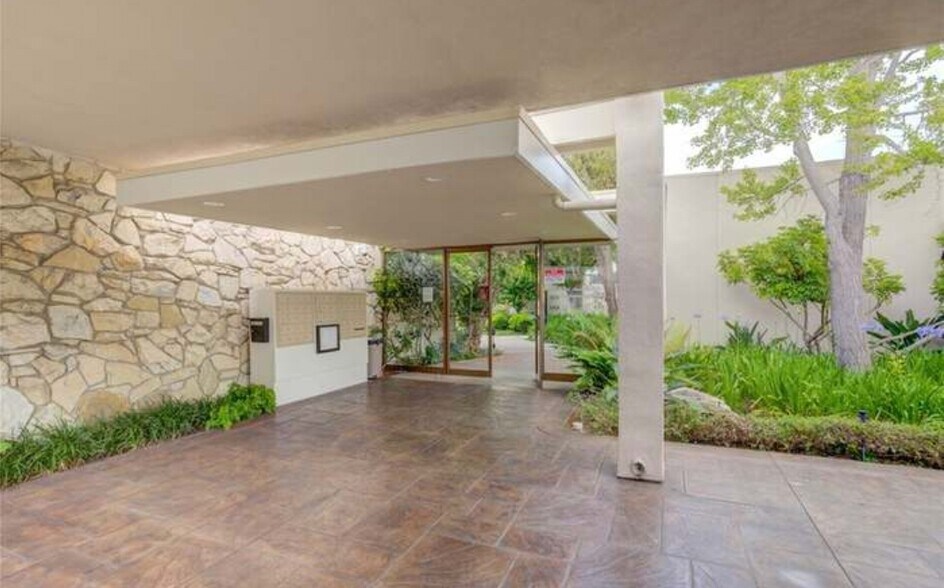 Building Photo - 3220 Merrill Dr