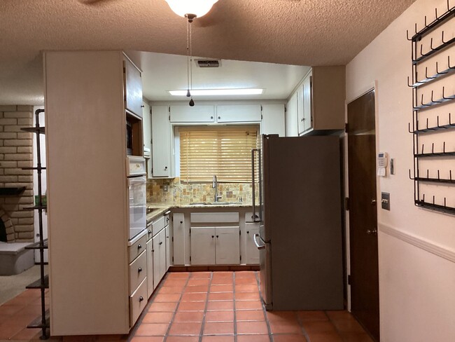 Building Photo - 1333 Pierce Dr