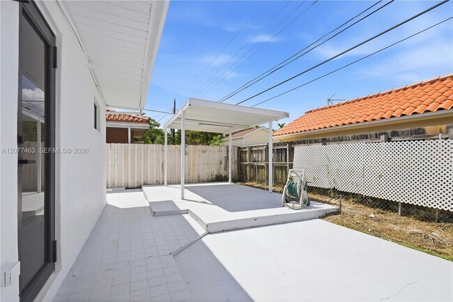 Building Photo - 6755 SW 27th St