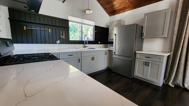 Building Photo - 863 Deer Trail