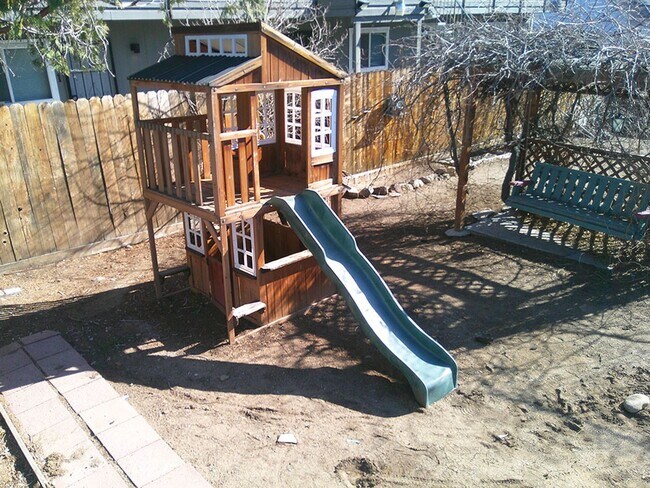 Building Photo - Charming house for rent in a great location