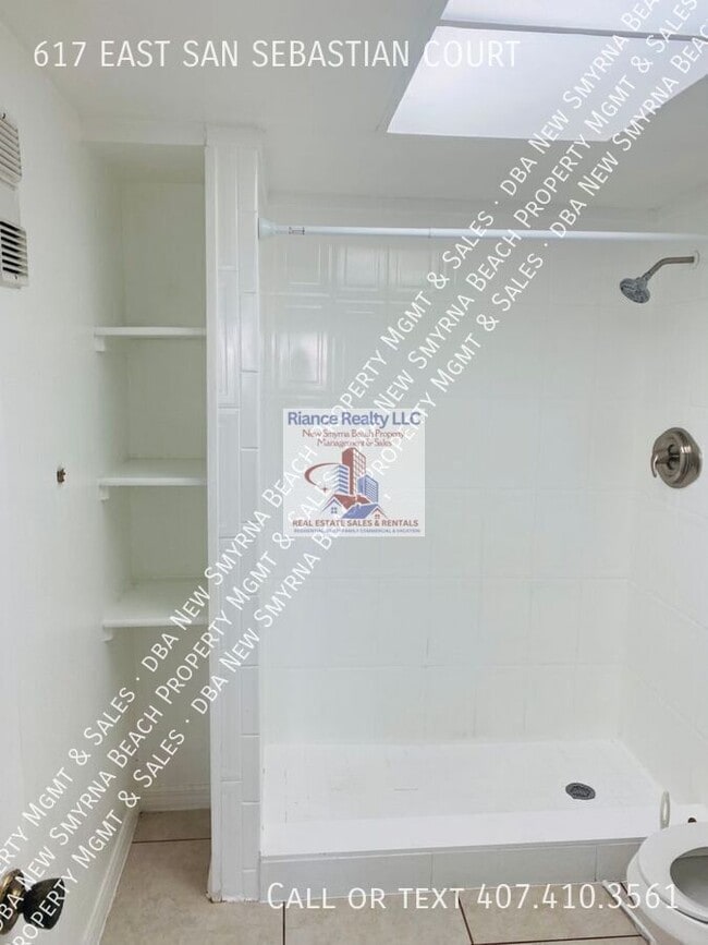 Building Photo - 617 E San Sebastian Ct