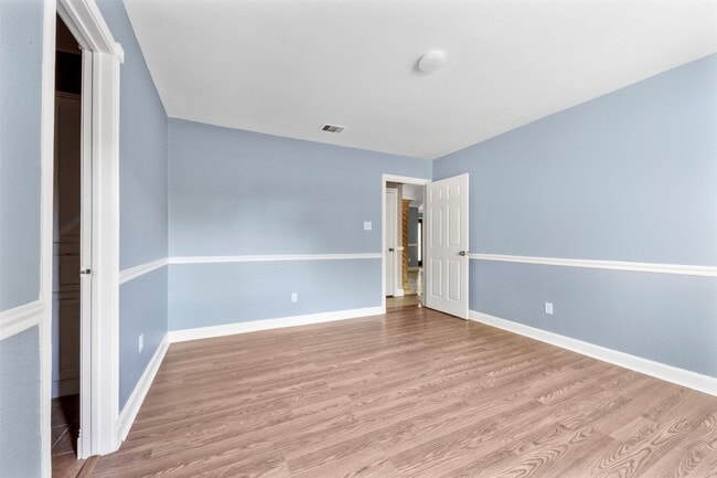 Building Photo - 10711 Heather Hill Dr