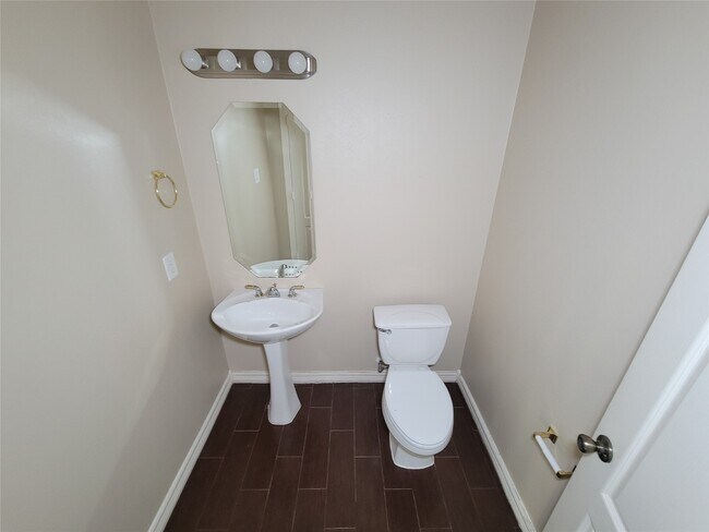 Building Photo - 914 Ivory Ridge Ln