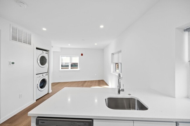 Building Photo - Welcome to the Oswalds Place Apartments!