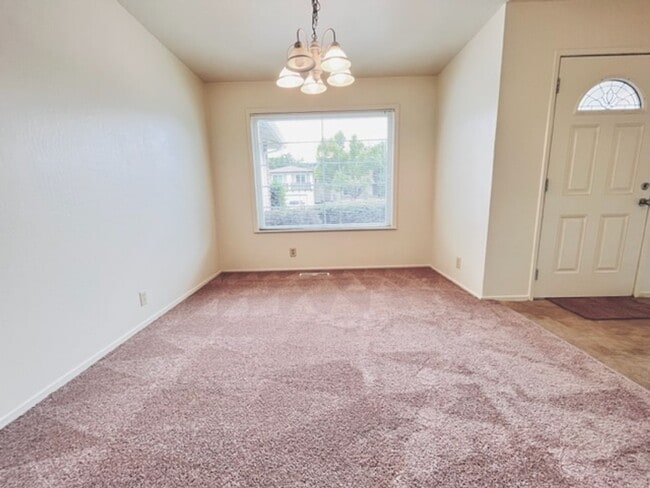 Building Photo - Move-In Ready 4BD/2BA Single Story, Ranch-...