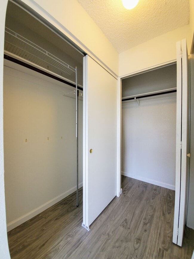 Building Photo - Rarely available! Upgraded ground floor 2b...