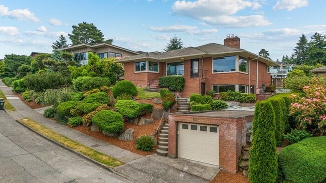 Building Photo - Gorgeous West Seattle Mid-Century Modern w...