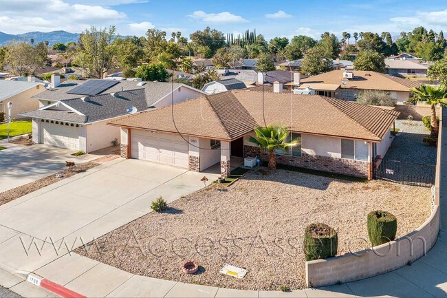 Building Photo - Single-Story 3 Bed with Covered Patio & Gated Yard