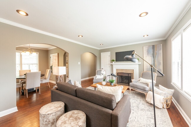 Building Photo - 833 Grove St