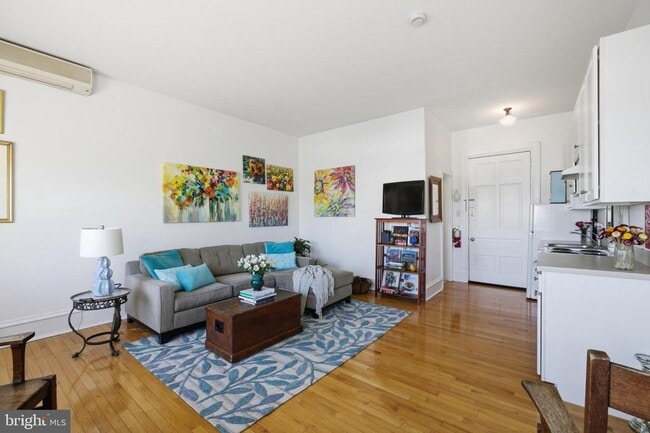 Building Photo - 22 N Main St