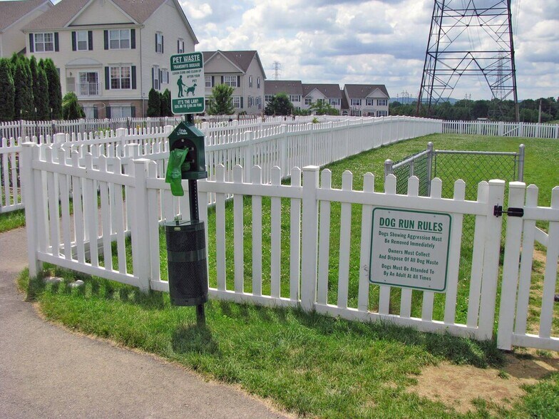 Building Photo - 185 Horseshoe Ct