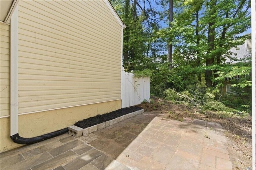 Building Photo - 2696 Greentree Dr SE