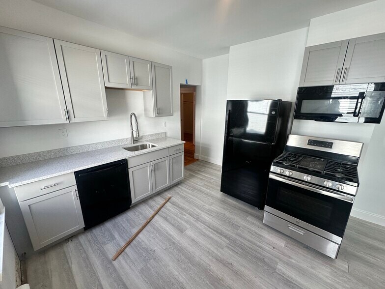 Building Photo - 61 Webster Ave